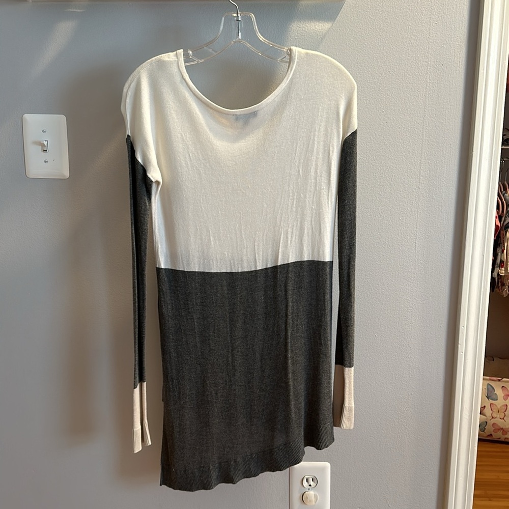 Express Asymmetrical Colorblock Tunic - Picture 2 of 2